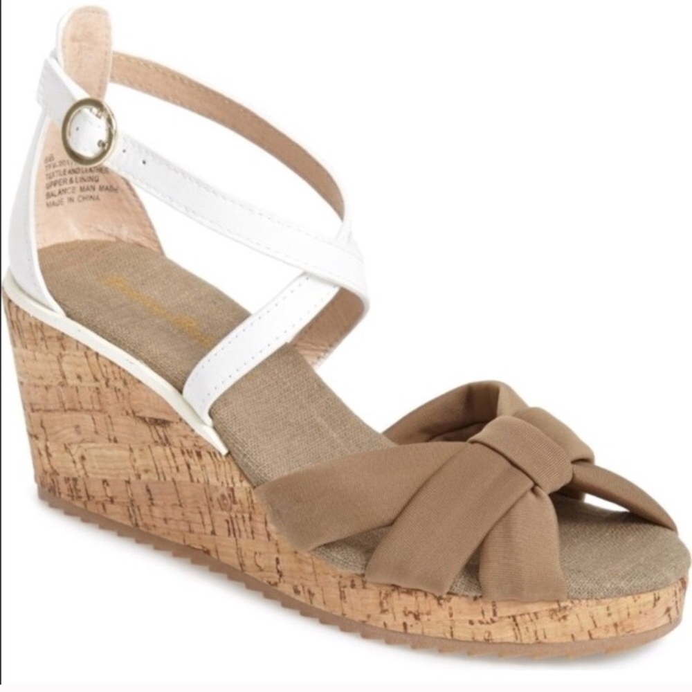 Tommy Bahama Niniva Wedge Strappy Sandals